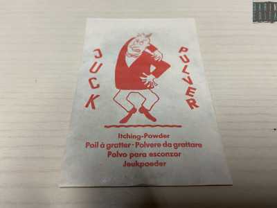 Tra mille diversi scherzetti ce ne sono alcuni che sono qui dagli anni 90. Vedi ad esempio la polverina urticante �Juck Pulver� un tempo prodotta in Germania